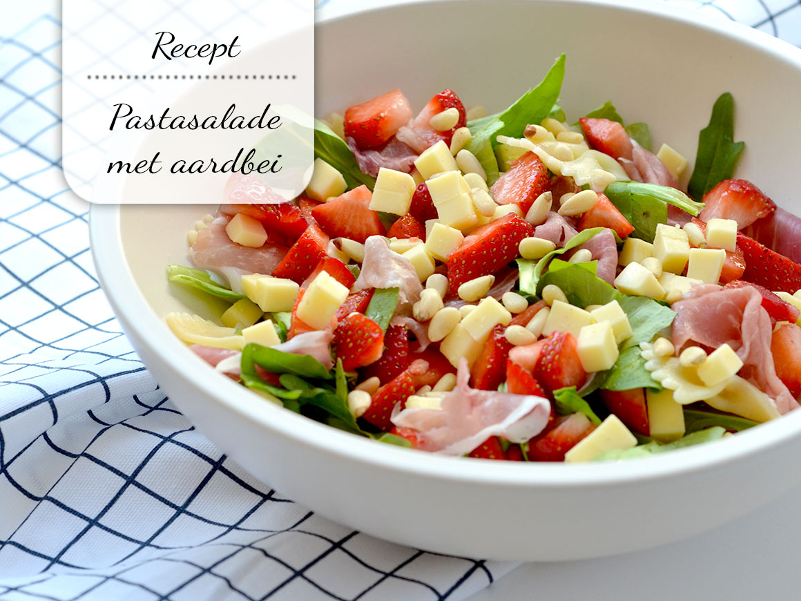 Zomerse pastasalade met aardbei