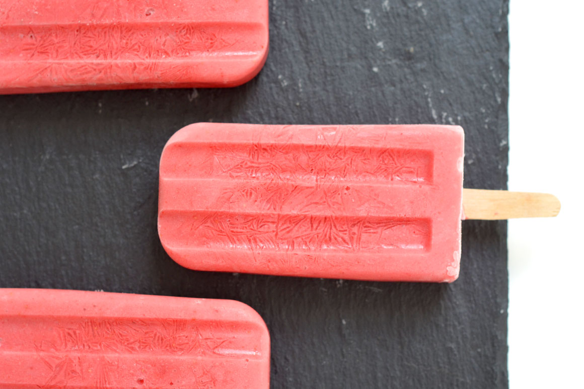 Aardbeienijsjes (met maar 3 ingrediënten)