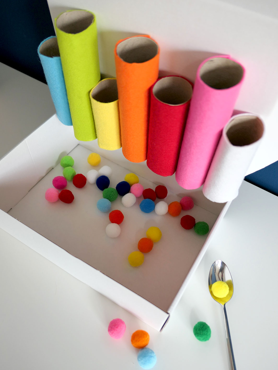 DIY: Kinderpelletje met pompons