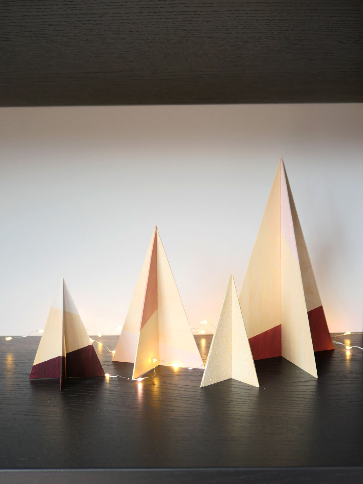 DIY: Minimalistische kerstboompjes van hout