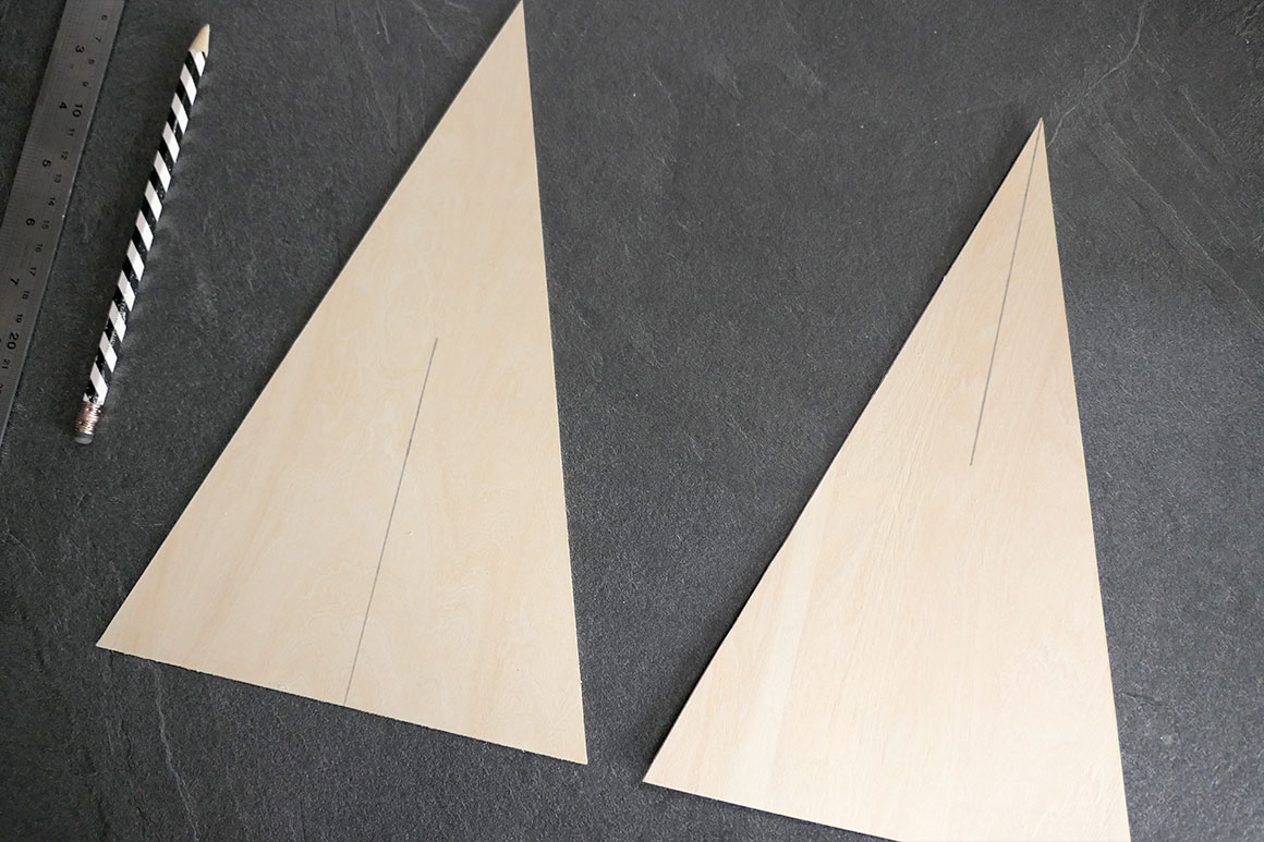 DIY: Minimalistische kerstboompjes van hout