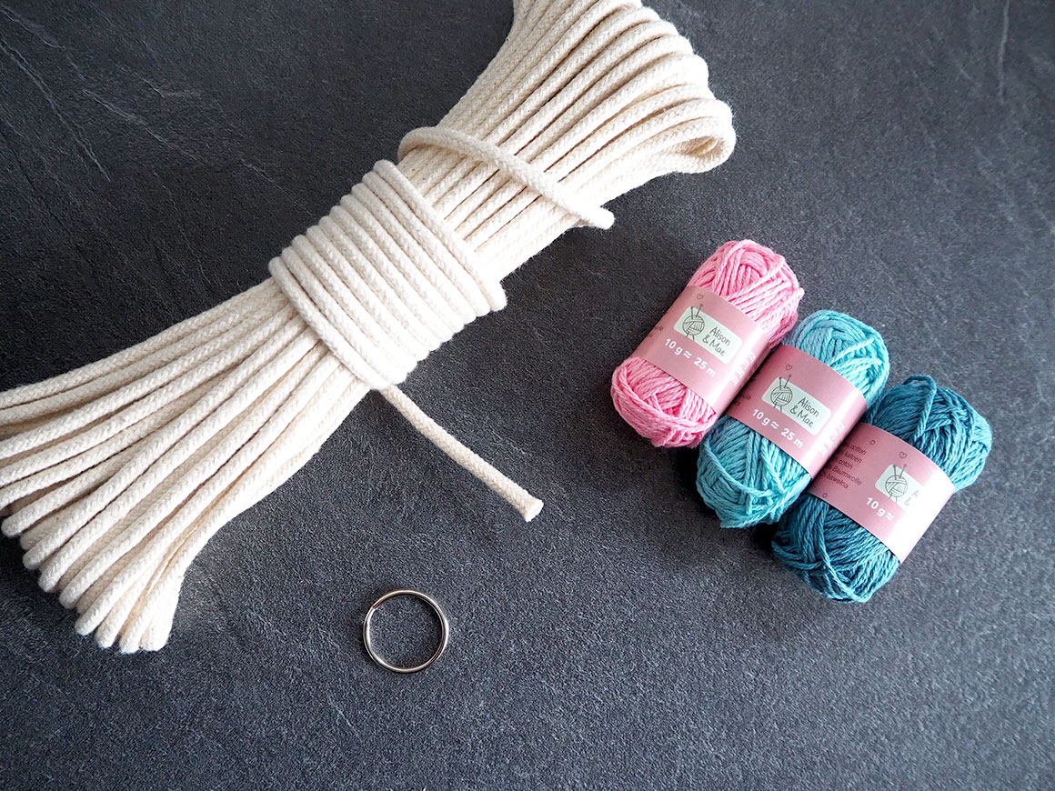 DIY: Regenboog macramé sleutelhanger