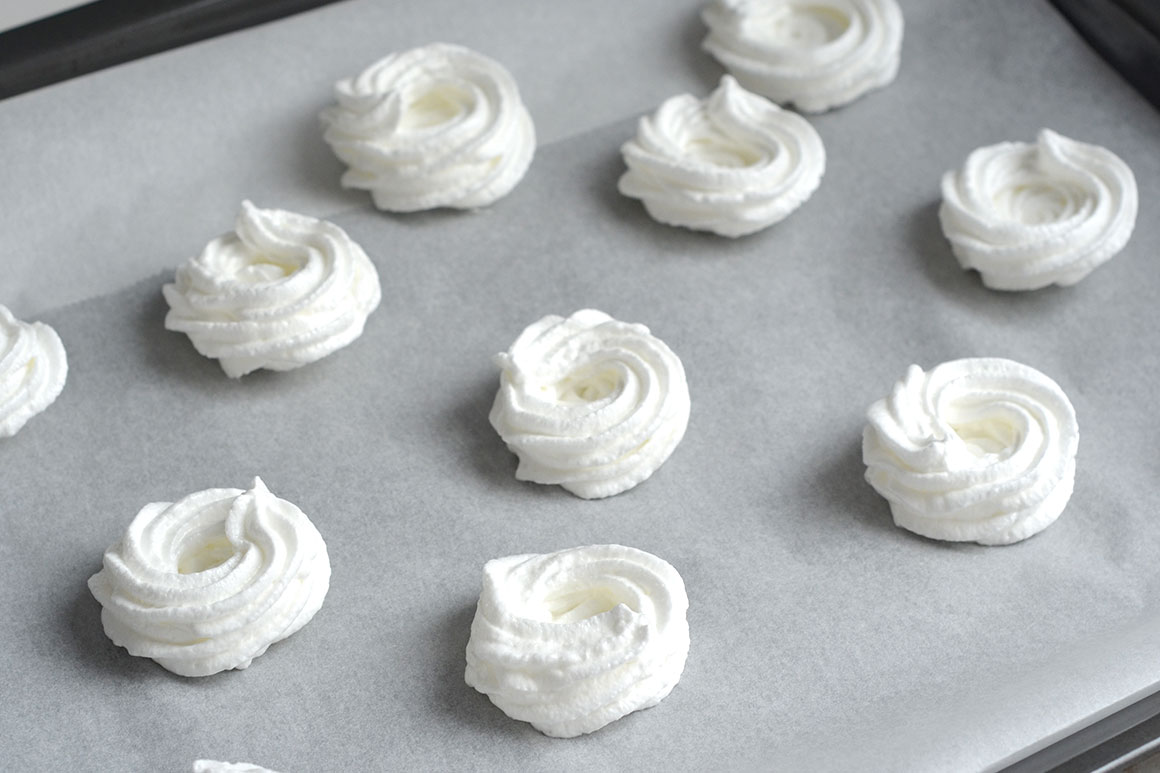 Meringue nestjes voor Pasen