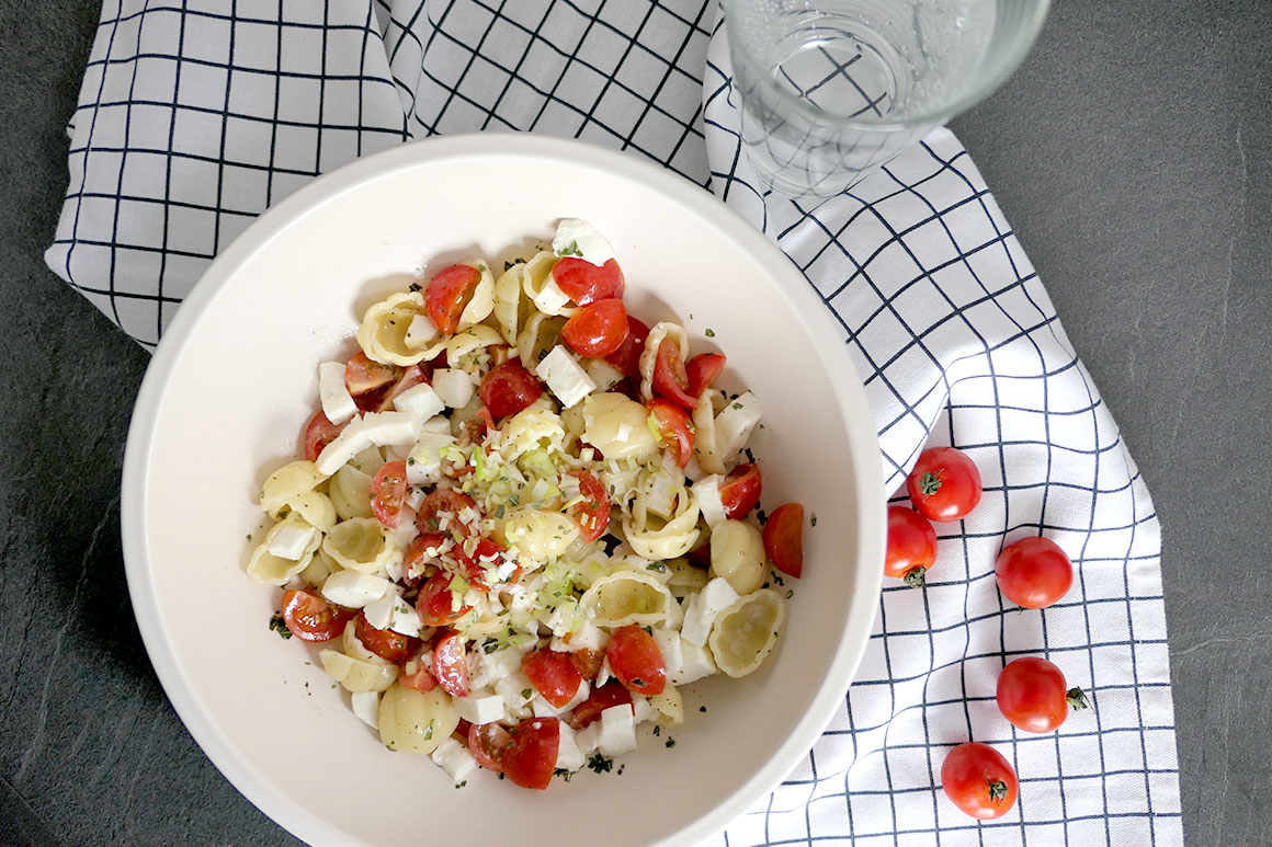 Snelle vegetarische pastasalade