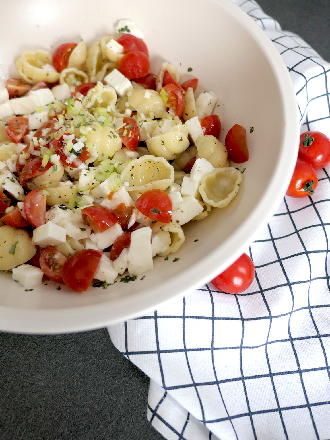 Snelle vegetarische pastasalade