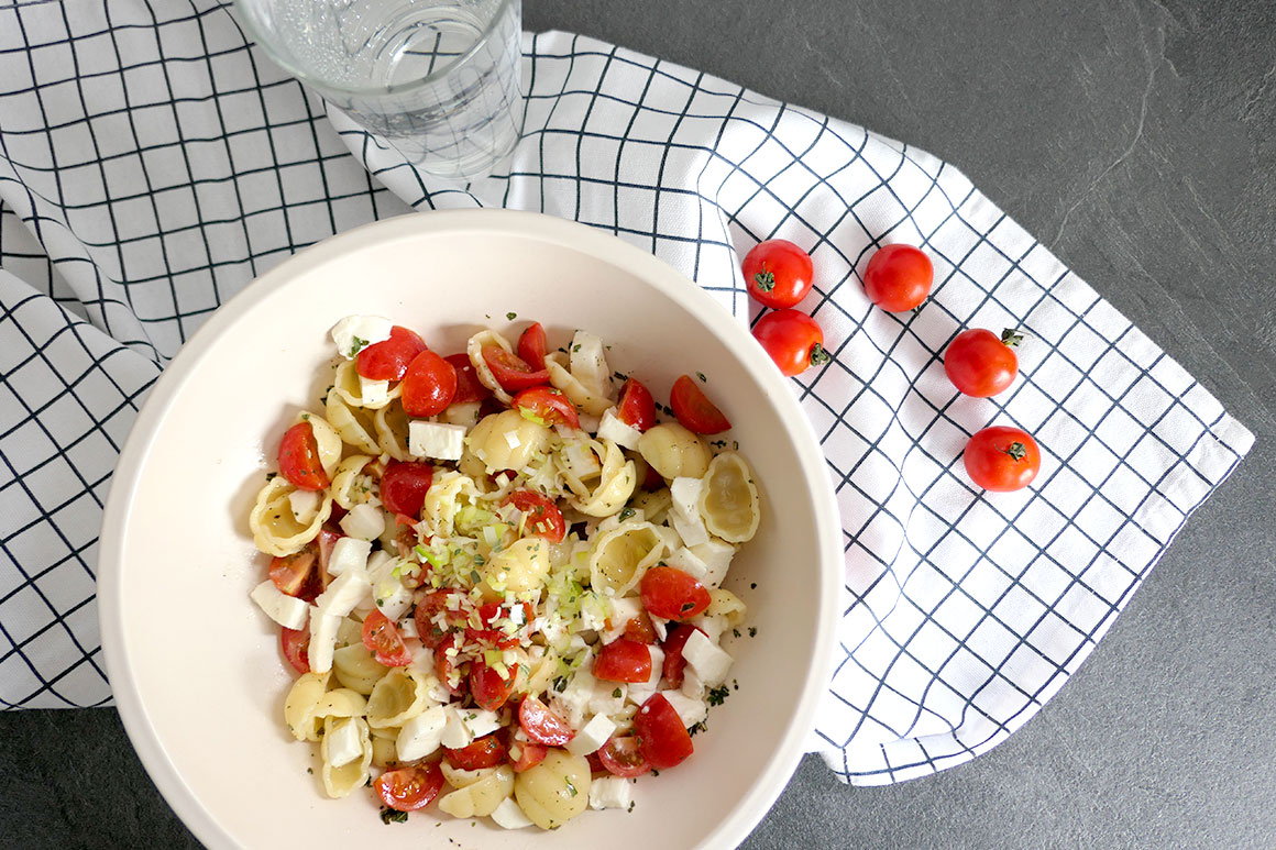 Snelle vegetarische pastasalade