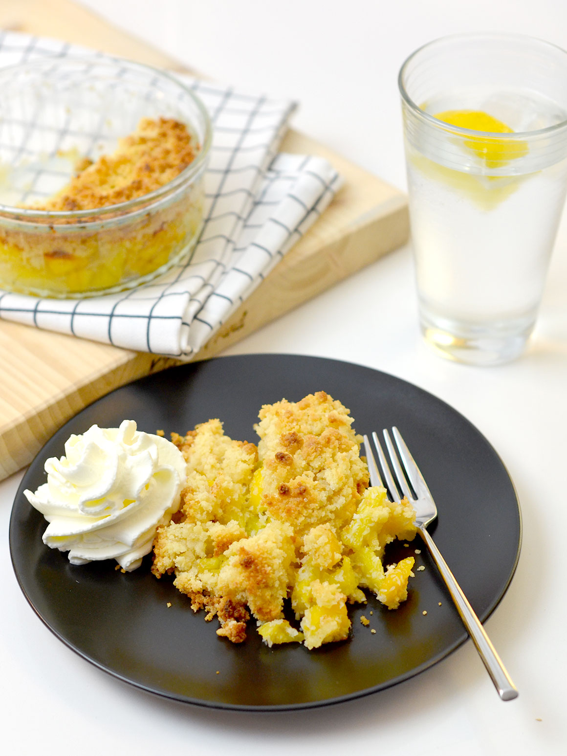 Tropische crumble met mango en ananas