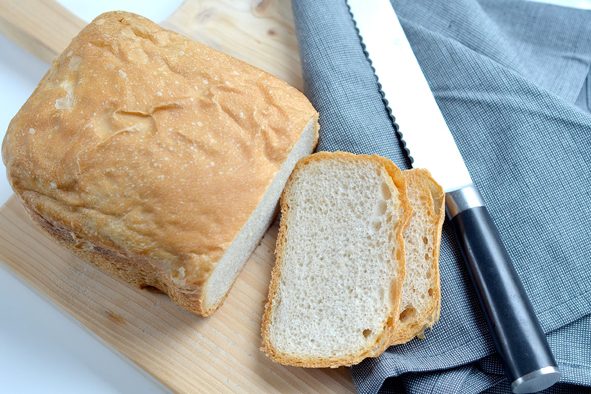 Wit brood zonder suiker (uit de broodbakmachine)